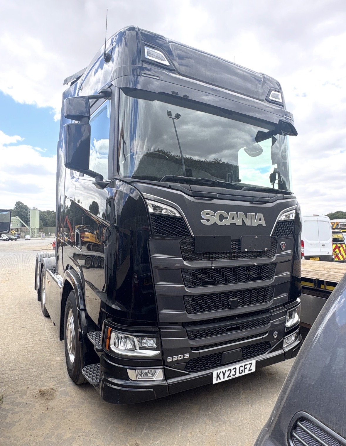 Tractor unit used for construction transport work